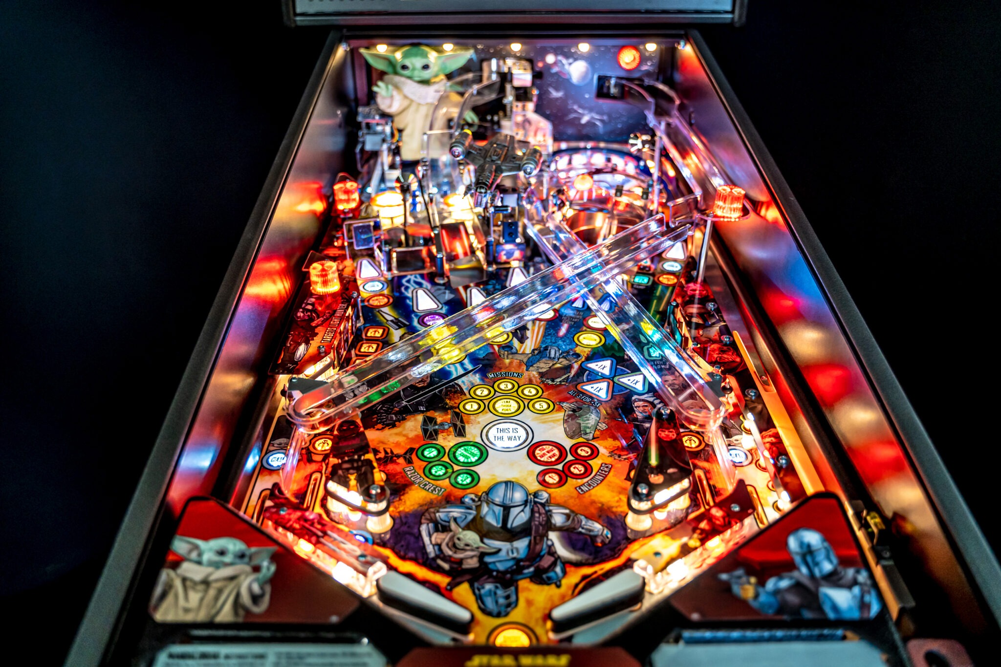 Mandalorian Pro Stern Pinball Machine
